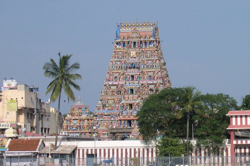 Kapaleeshwarar Temple gopuram and tank in Mylapore, Chennai
